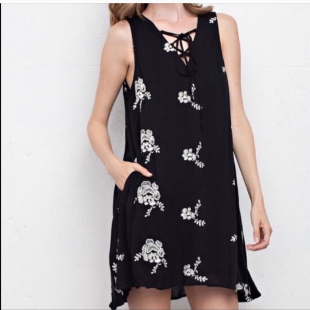 *JODIFL - Black & White  Floral Asymmetrical Dress